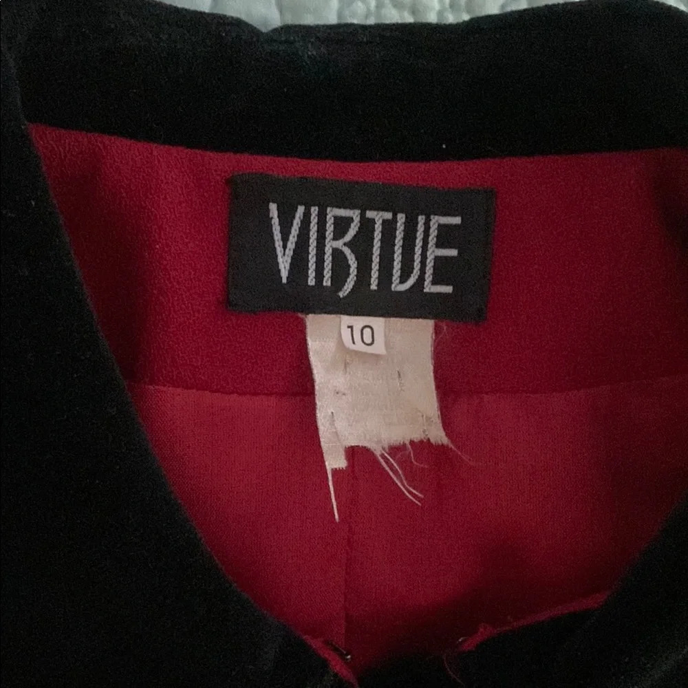 Vintage Red and Black Velvet Blazer with Cropped Design - Picture 2 of 5
